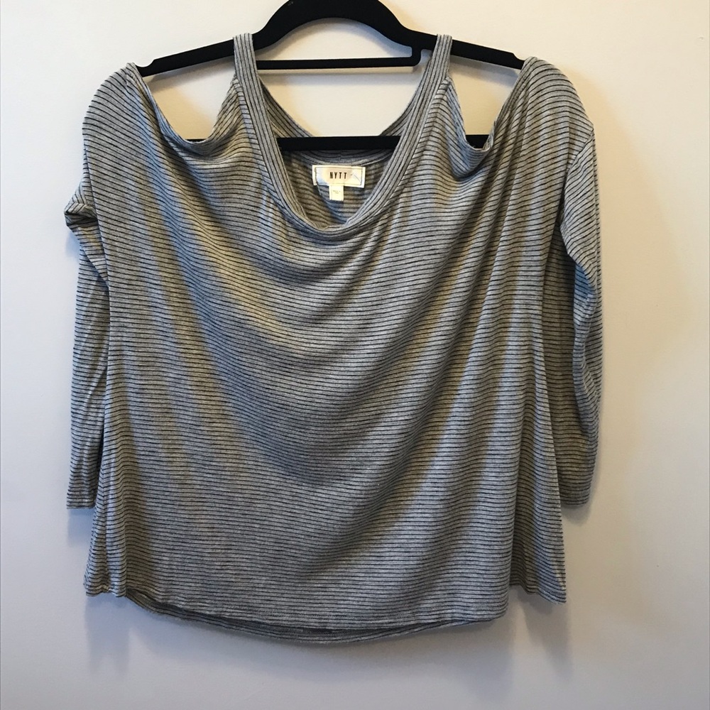 NYTT cold shoulder top , size OS